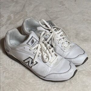 New Balance 450 White and Gray leather Athletic Shoes 👟 8.5